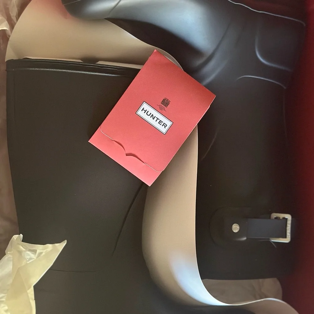 Hunter Black Boot with Red Logo - Picture 10 of 11